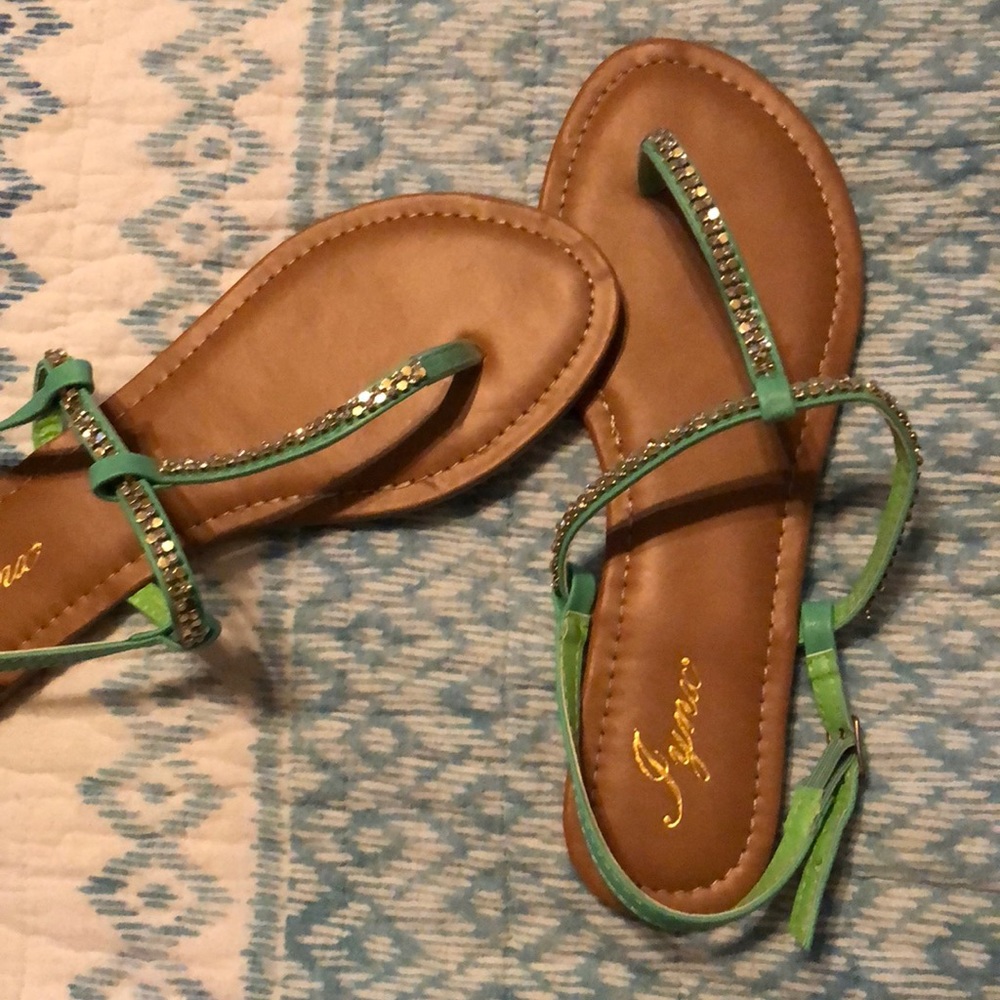 MINT GREEN SUPER CUTE SANDALS!! Size 7 1/2!!!